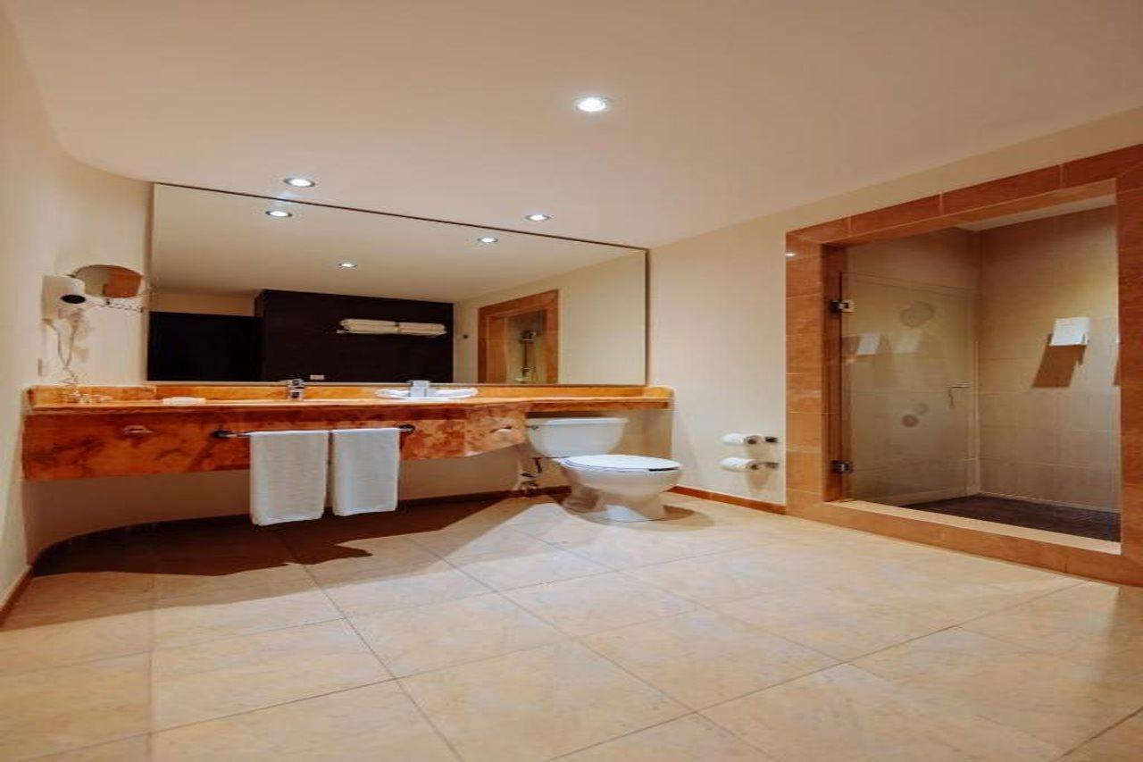 Occidental At Xcaret Destination Hotel Xcaret Park Luaran gambar A bathroom