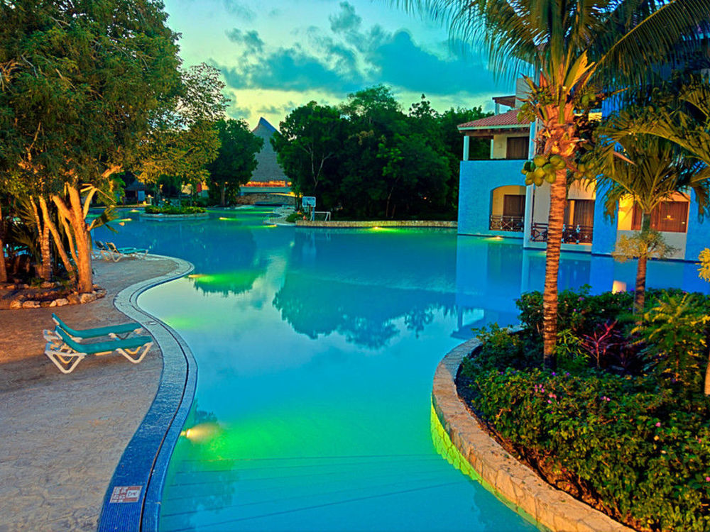 Occidental At Xcaret Destination Hotel Xcaret Park Luaran gambar The pool at the Hard Rock Hotel