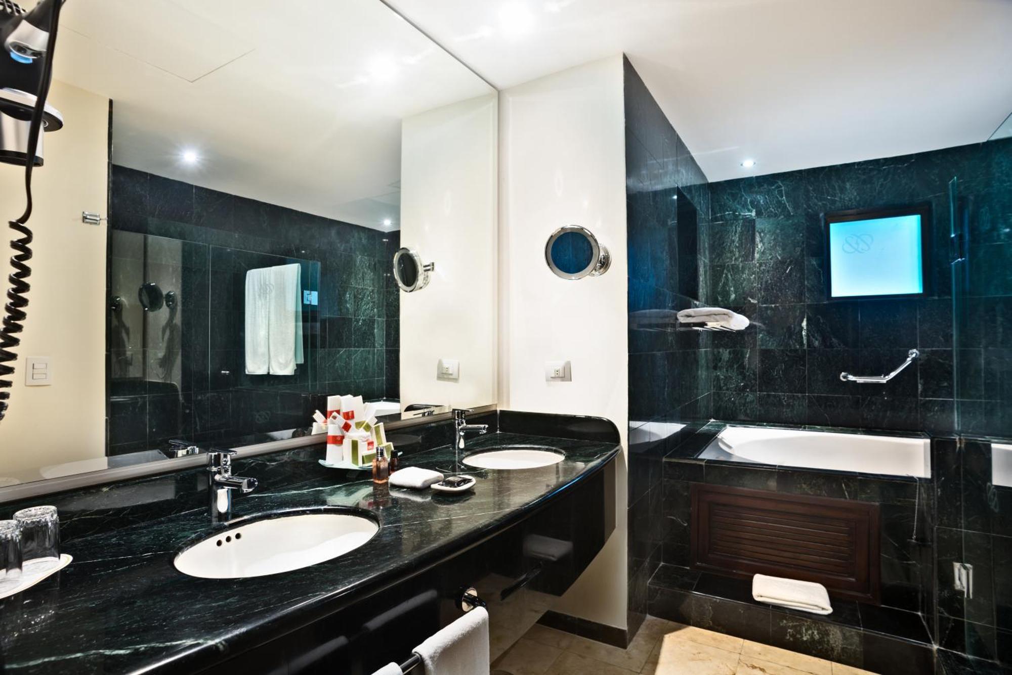 Occidental At Xcaret Destination Hotel Xcaret Park Luaran gambar Bathroom