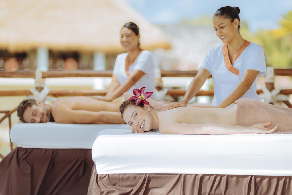 Occidental At Xcaret Destination Hotel Xcaret Park Luaran gambar Massage therapists at work