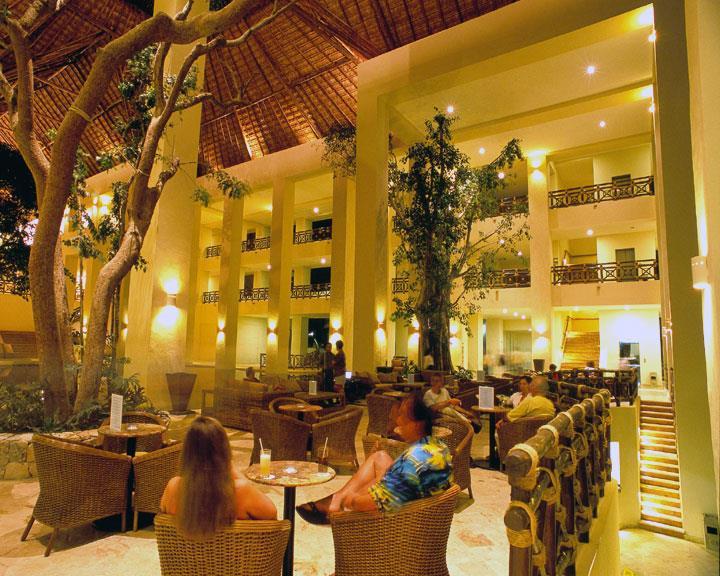 Occidental At Xcaret Destination Hotel Xcaret Park Restoran gambar The interior of the hotel